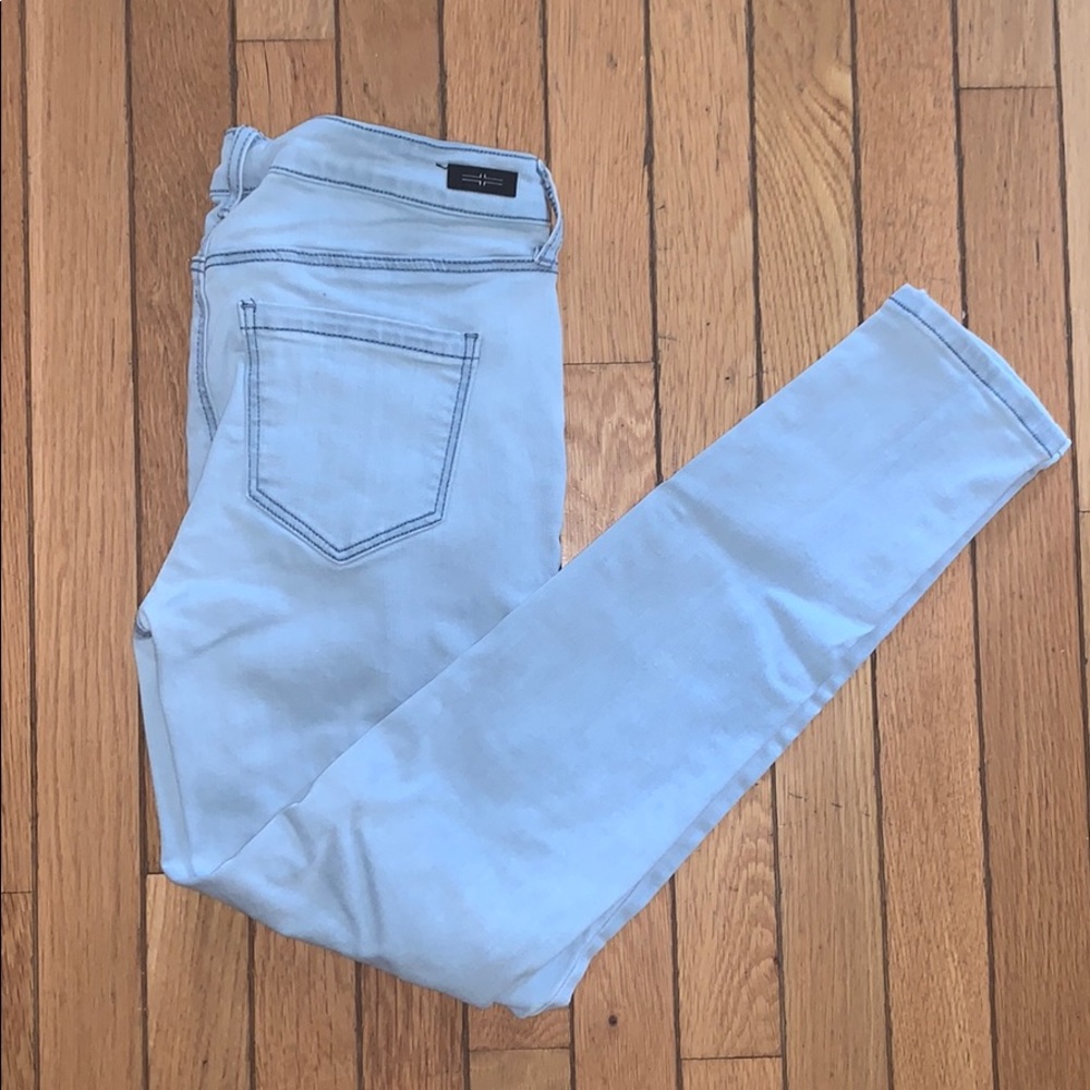 Light wash skinny jeans